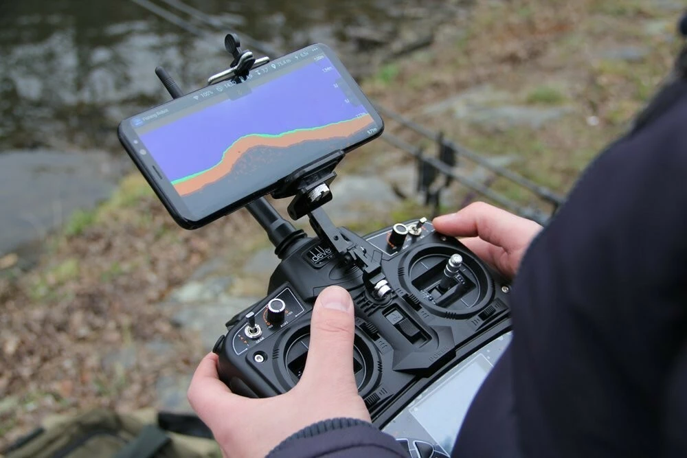 DEVICT Zavážecí loďka Catamaran Fishing robot VÝPRODEJ