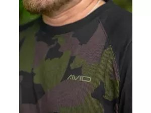 Avid Carp Tričko Distortion Camo Lite T-Shirt AKCE