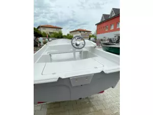 BOAT007 motorový člun DM 430 Lux