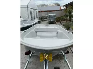 BOAT007 motorový člun DM 430 Lux