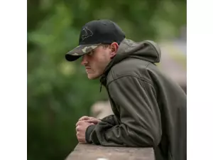 Avid Carp Kšiltovka Black And Camo Cap