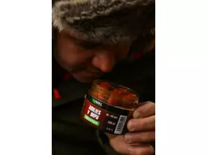 Nikl Boilies v dipu Chilli & Peach - 18+20mm, 250g