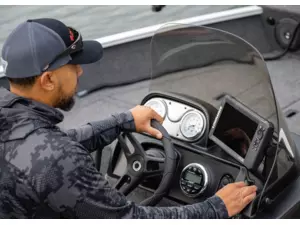 LOWRANCE EAGLE 7 SE SONDOU 83/200 HDI + baterie a nabíječka ZDARMA