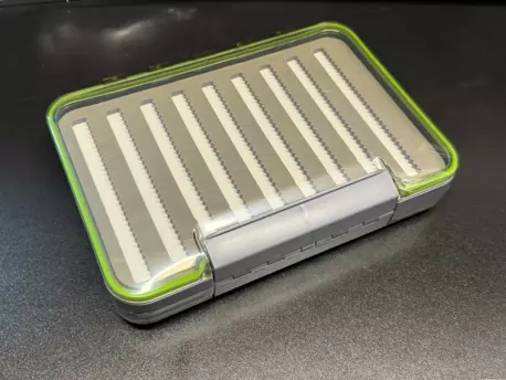 TRAPER Krabička na mušky waterproof lake