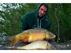 R-SPEKT Mikina s kapucí Carp Friend deep green