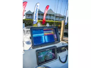 Lowrance HDS-16 Carbon + sonda TotalScan + baterie a nabíječka ZDARMA