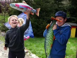 GABY polštářek PSTRUH duhový standart 62cm